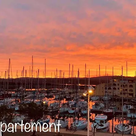 Avec Vue Sur Le Port アパート